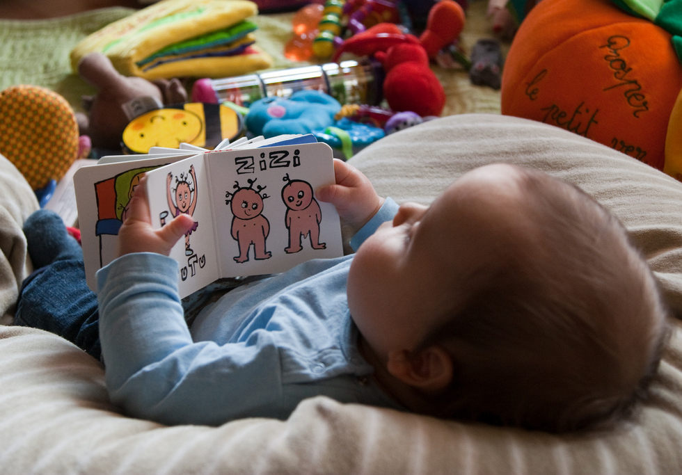 A partir de quel âge un bébé s'intéresse aux livres ? – GRAFFITI